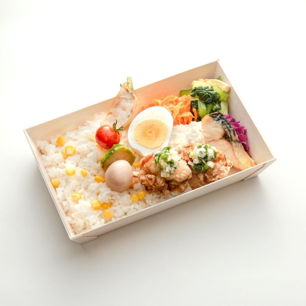 鶏の唐揚げねぎ塩麹タレととうもろこしご飯のお弁当 【夏季限定】