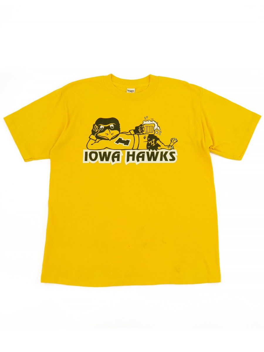 80'S COLLEGIATE PACIFIC ''IOWA HAWKS'' T SHIRT (SIZE. X LARGE) 