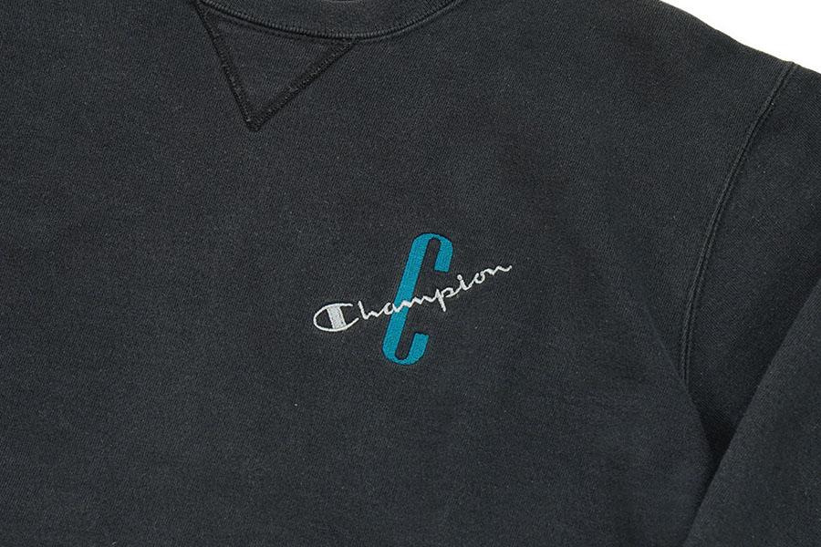 90's 刺繍タグ チャンピオンRW スクリプトロゴ 黒 表記M USA製 90's 青刺繍タグ チャンピオン スクリプトロゴ 前Vスウェット