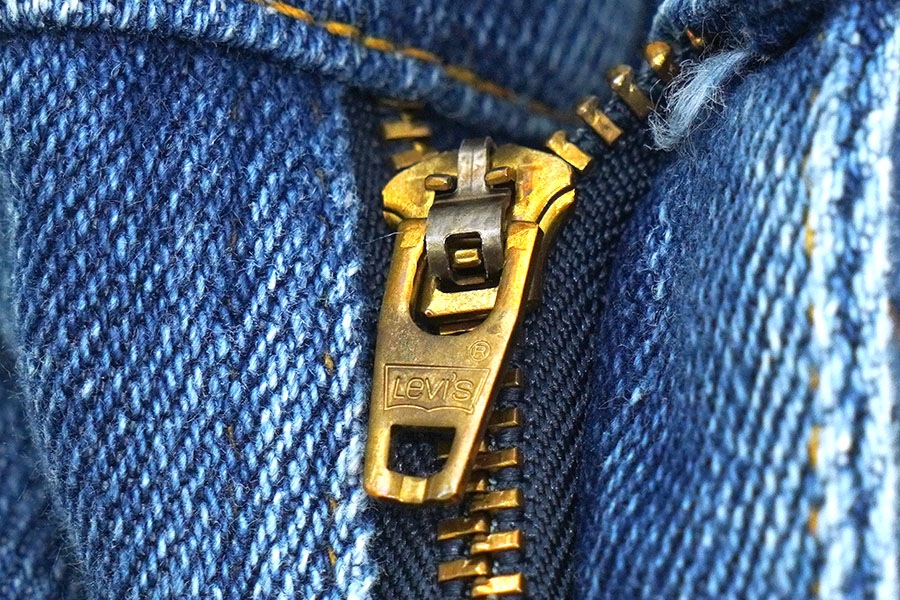90's LEVI'S 40547-2317 ACTION JEANS ストレッチ デニムパンツ 表記