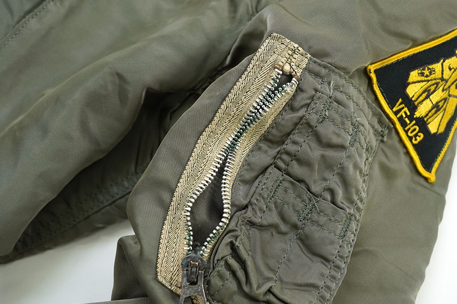 USA製 ALPHA INDUSTRIES MA-1 MIL-J-82790J フライトジャケット 表記(M