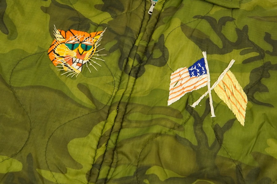 70'S ''BIEN HOA LONG BINH VIET-NAM 69-70'' CAMOUFLAGE VIET NAM JACKET (APPROX.MEDIUM)