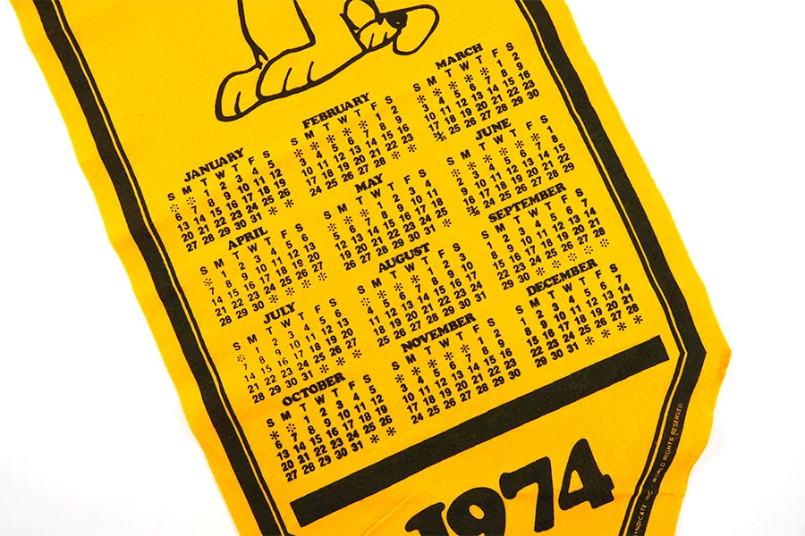70's PEANUTS ''SNOOPY1974'' カレンダー付 ペナント イエロー | NEW