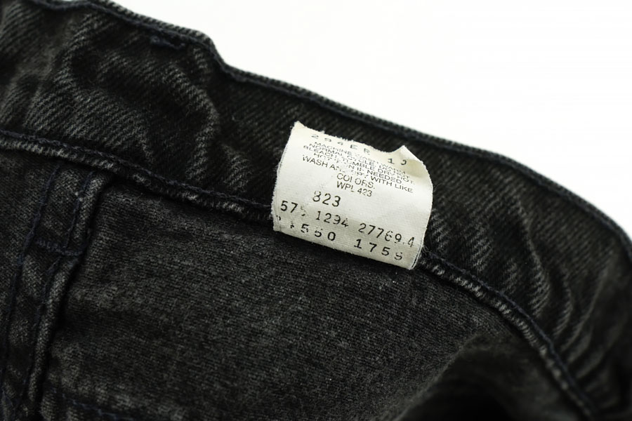 90'S LEVI'S 550 BLACK DENIM SHORTS WITH ORANGE TAB (SIZE. W38 L00