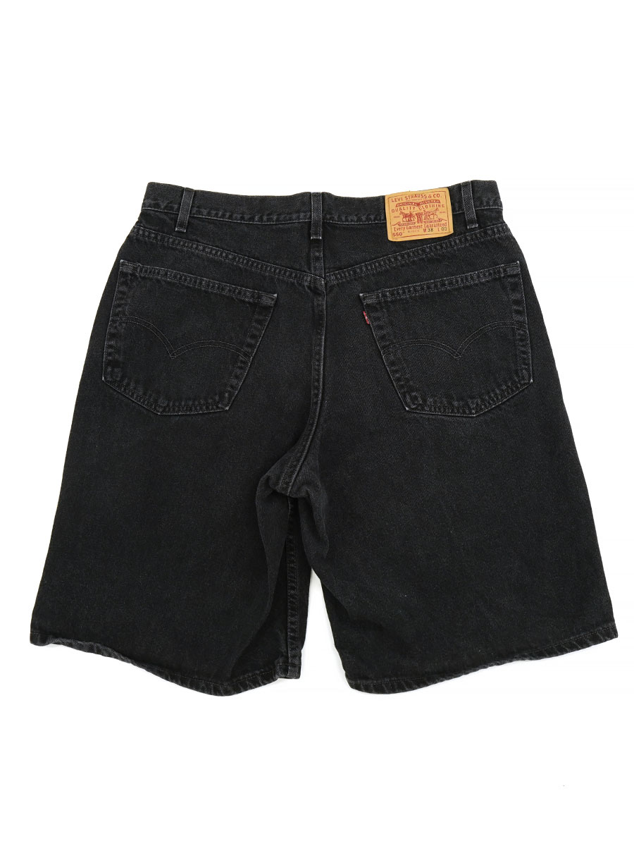 90'S LEVI'S 550 BLACK DENIM SHORTS WITH RED TAB (SIZE. W38 L00