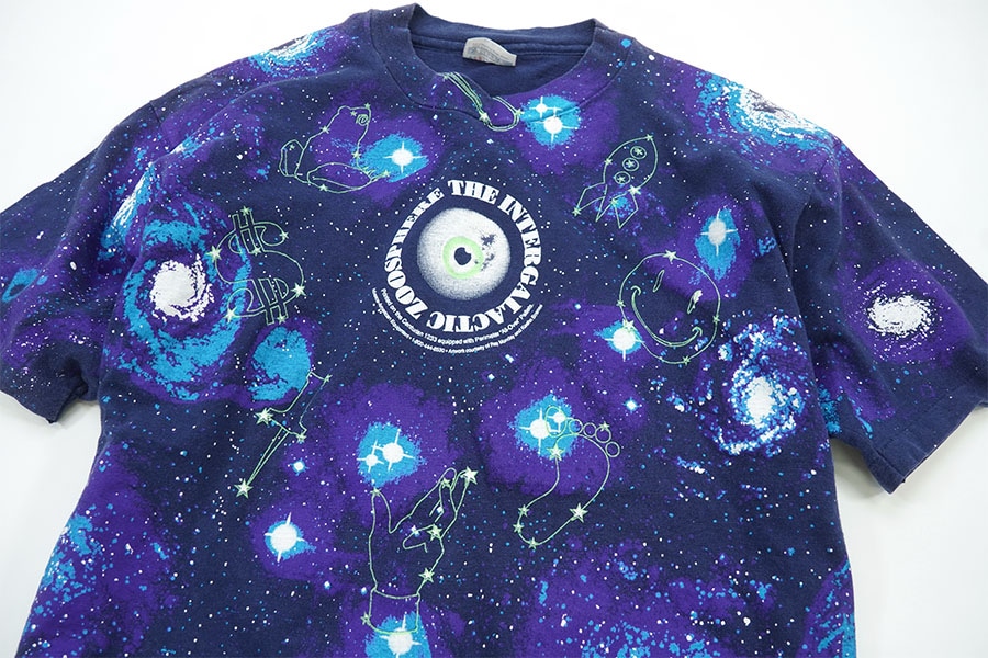 90'S HANES ''THE INTERGALATIC ZOOSP HERE'' ALL OVER PRINT T SHIRT