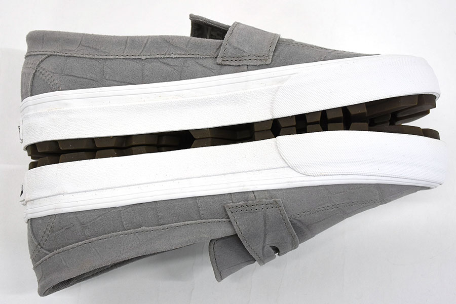 未使用 VANS クロコダイル柄 ローファー ライトグレー 表記(8.5)