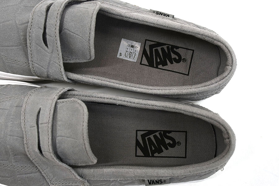未使用 VANS クロコダイル柄 ローファー ライトグレー 表記(8.5)