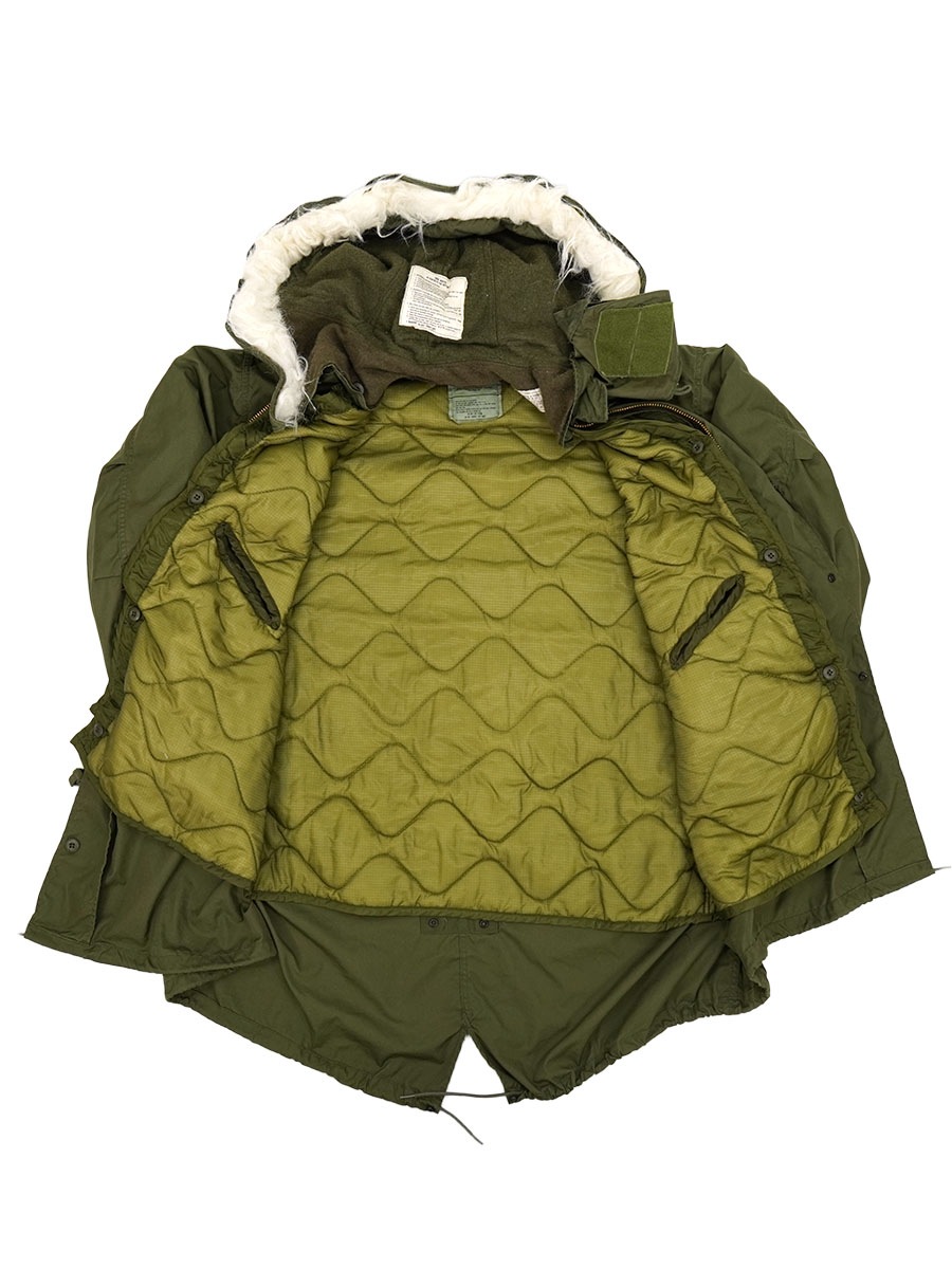 在日米軍記念 直径4.5cm 激レア 83 U.S.ARMY M-65 フィッシュテールパーカ フード付き 表記(X