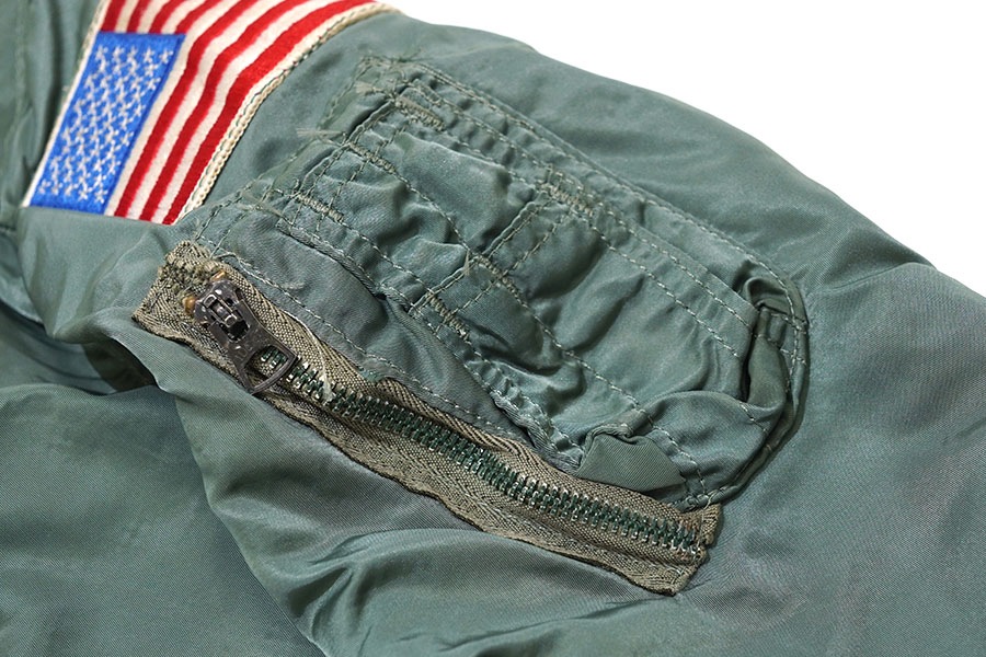 USA製 ALPHA INDUSTRIES MA-1 フライトジャケット ワッペン付き 表記