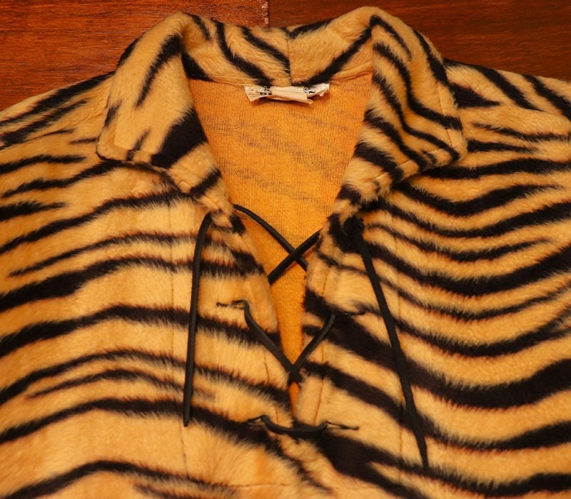 1950s PENGUIN , TIGER LACE UP , Size XL