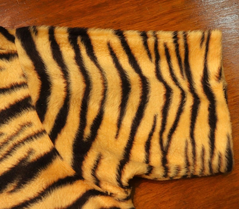 1950s PENGUIN , TIGER LACE UP , Size XL