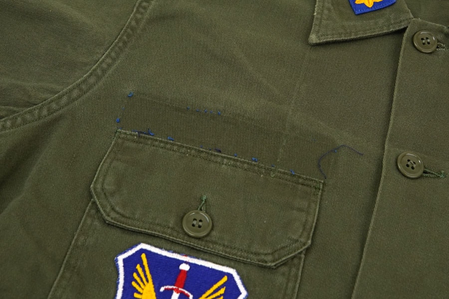 60'S B.V.D. UTILITY SHIRT WITH PATCH (SIZE.MEDIUM)