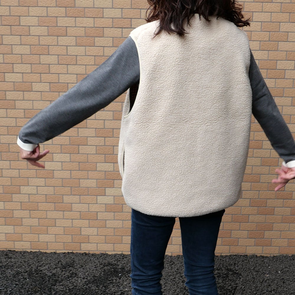 amiur ボアベスト Amiur（エミレ）の「boa switching vest（ベスト）」 - WEAR