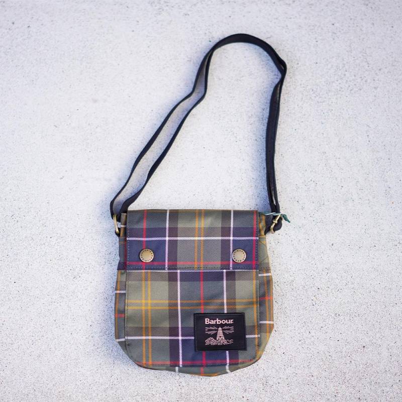 ショルダーバッグ ユニセックス バブアー チェック TORRIDON TARTAN FLIGHT BAG Barbour 【国内正規品】UBA0753