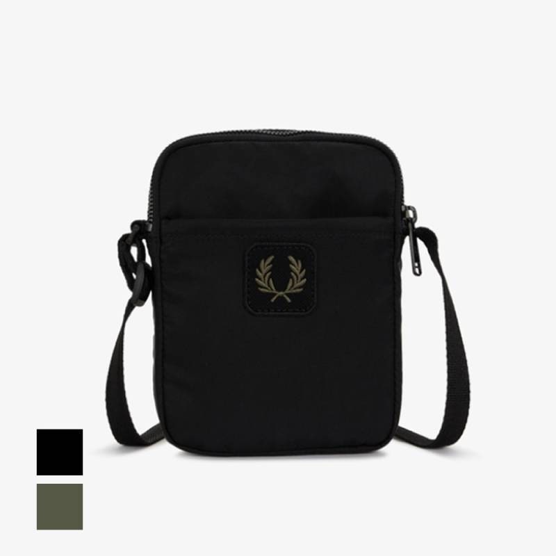 フレッドペリー  ショルダーバッグ ユニセックス サイドバッグ FRED PERRY CRINKLE NLYON SMALL SIDE 【国内正規品】L3341