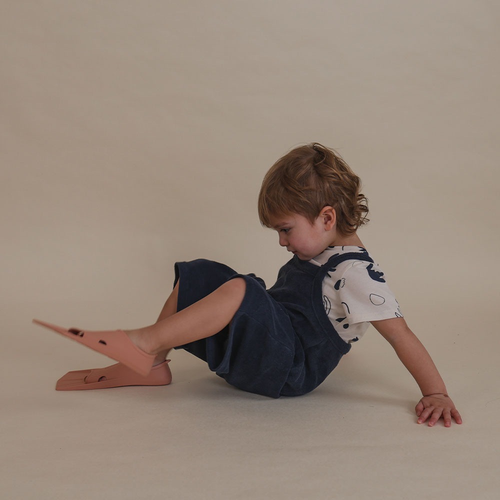 サロペット キッズ  ベビー オーガニックズー Organic Zoo Navy Terry Cropped Dungarees【国内正規品】 16cdnoz