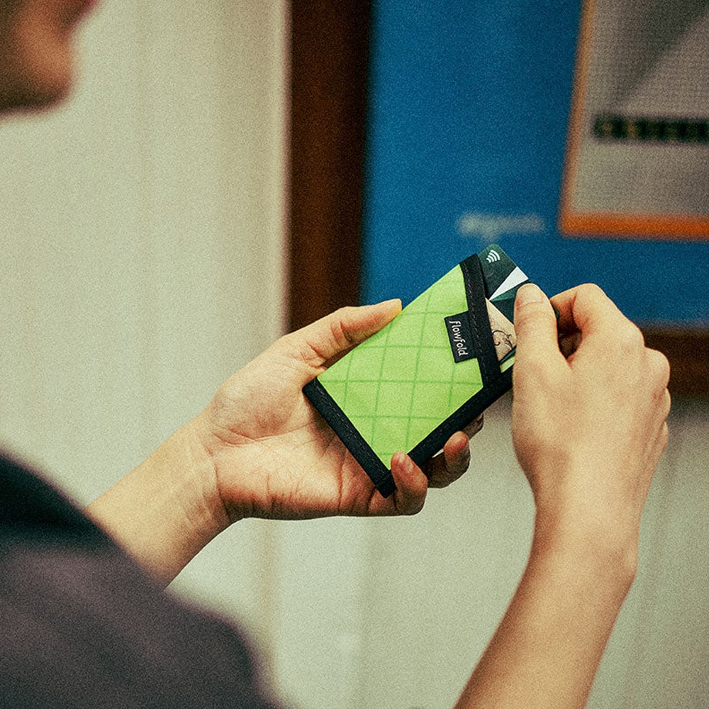 カードホルダー ウォレット ミニ財布 フローフォールド Recycled Sailcloth Minimalist Card Holder Wallet Flowfold 【国内正規品】