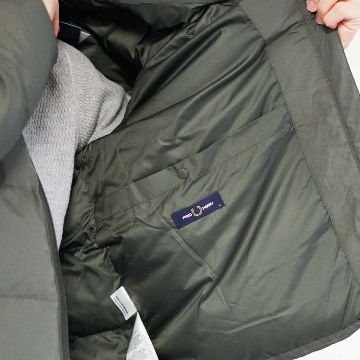 ブルゾン メンズ フレッドペリー パデッドジャケット  FRED PERRY RAGLAN SLEEVE PADDED JACKET 【国内正規品】 J1309