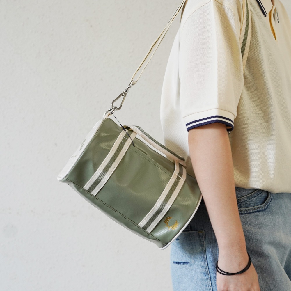 フレッドペリー ミニバレルバッグ ボストンバッグ ショルダー ユニセックス FRED PERRY CLASSIC MINI BARREL BAG 【国内正規品】L9256