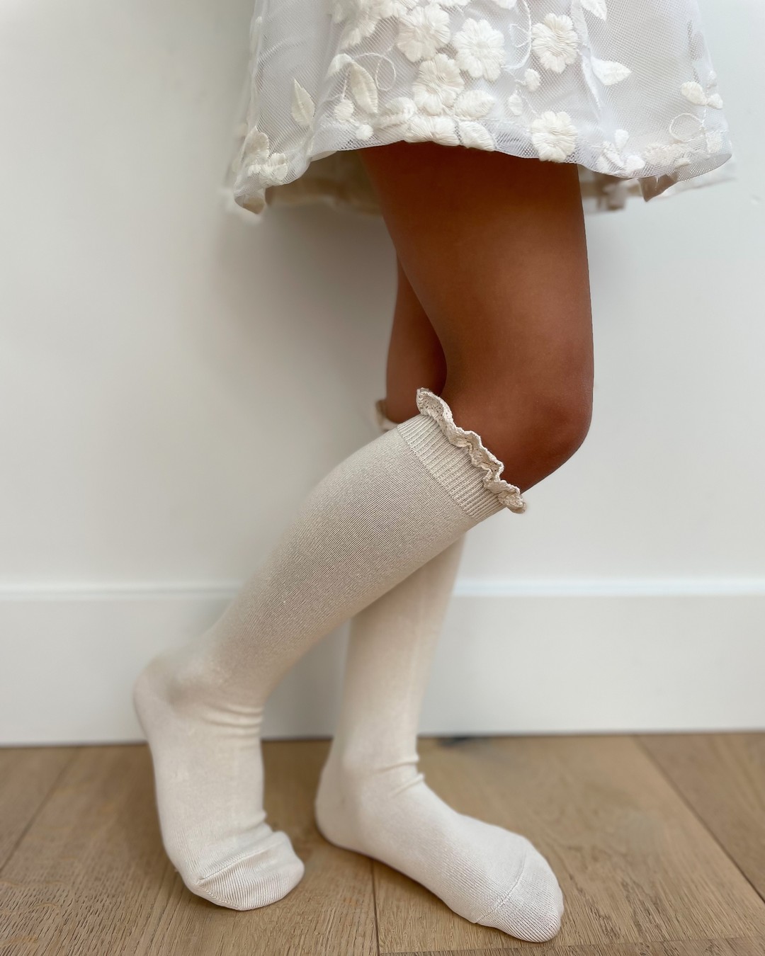 condor(コンドル)CEREMONY KNEE-HIGH SOCKS WITH OPENWORK CUFF WHITE