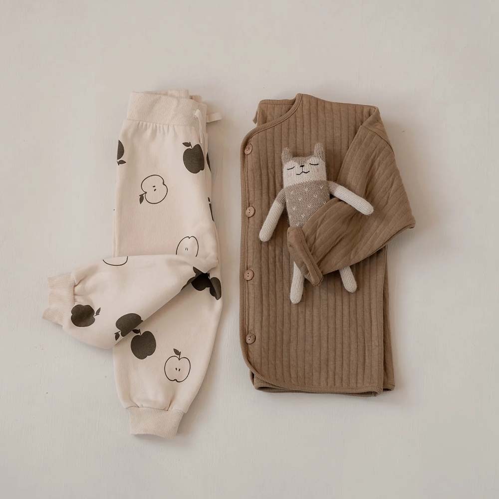 パンツ ズボン    ベビー オーガニックズー  Organic Zoo Cinnamon Apple / Basil Apple Orchard Sweatpants 11CAOP 11BAOP