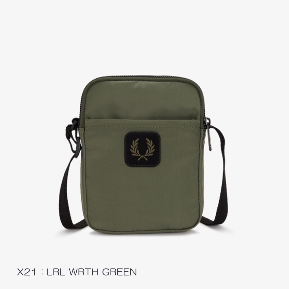フレッドペリー  ショルダーバッグ ユニセックス サイドバッグ FRED PERRY CRINKLE NLYON SMALL SIDE 【国内正規品】L3341