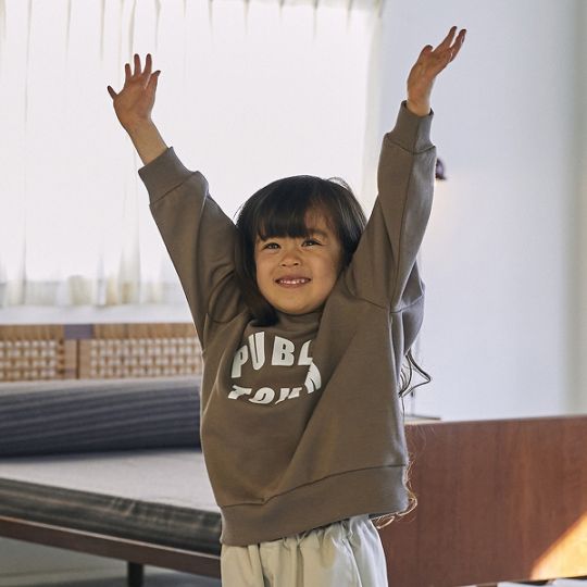 【25FW】PUBLIC トレーナー / アイボリー