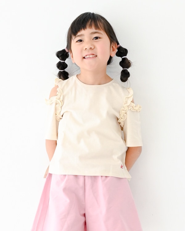 【エヌエイチティー】フリルオフショルダーTシャツ / アイボリー