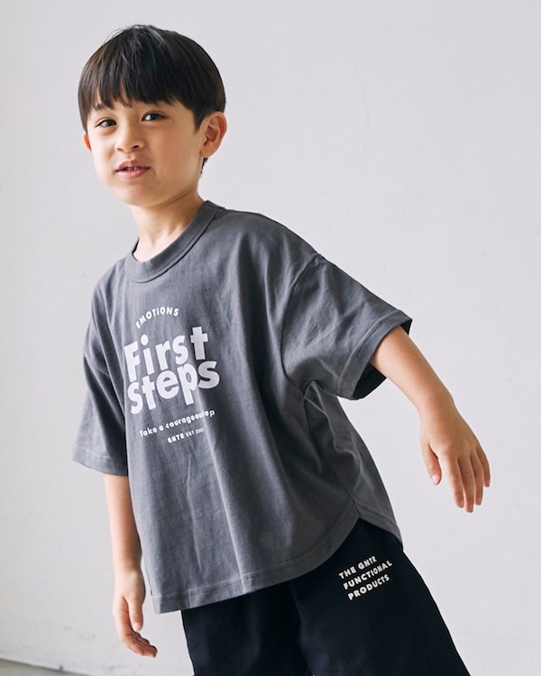 【26PS先行販売】First Steps Tシャツ / チャコールグレー