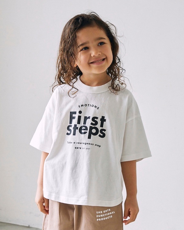 【ジェネレーター】First Steps Tシャツ / ブラック