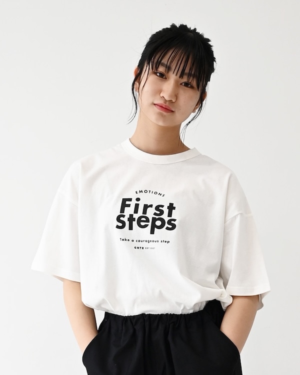 【ジェネレーター】First Steps Tシャツ / ブラック