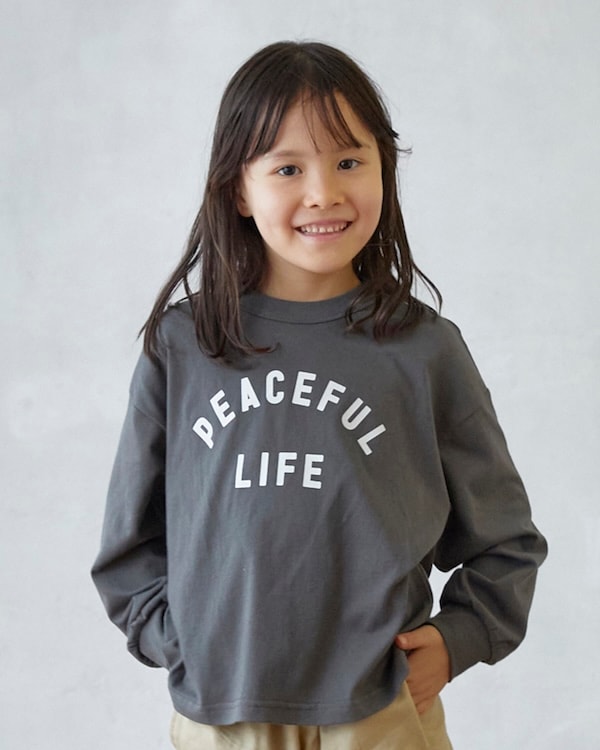 【26PS先行販売】PEACEFUL LIFE L/S Tシャツ / チャコールグレー