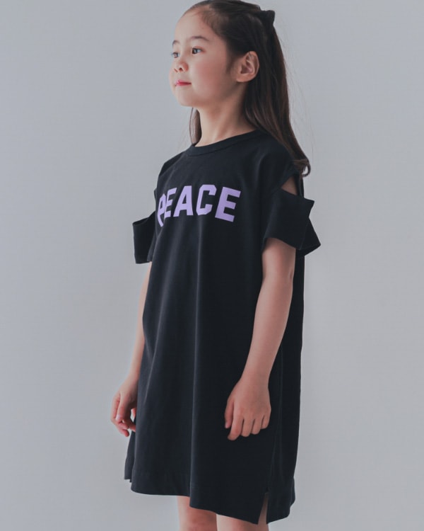 【26PS先行販売】PEACE肩あきワンピース / ブラック