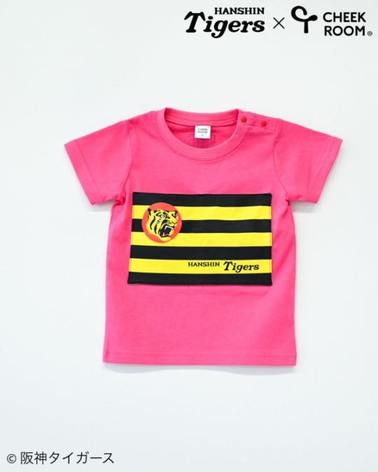 【チークルーム】阪神タイガース限定コラボ 球団旗 Tシャツ / オフホワイト