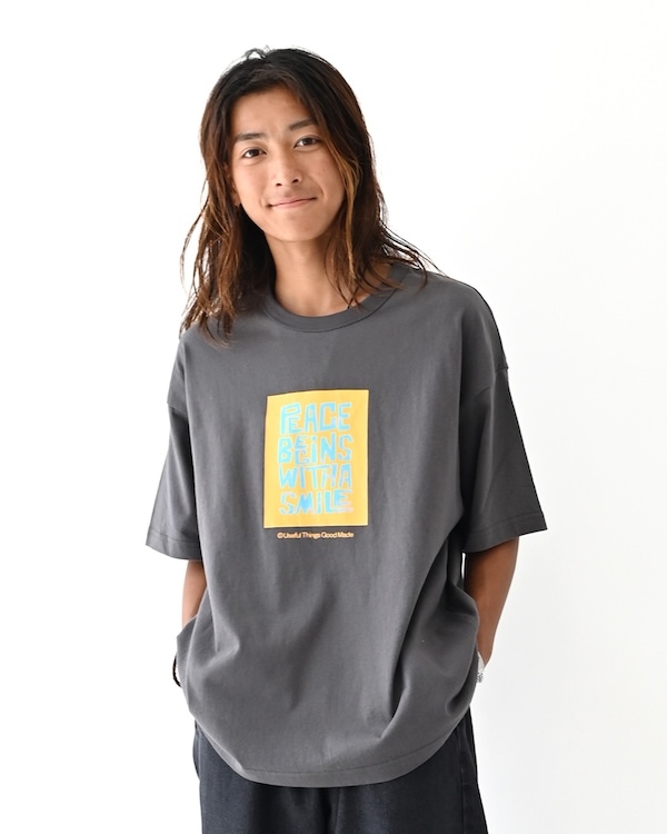 【ジェネレーター】Peace Begins Tシャツ / チャコールグレー