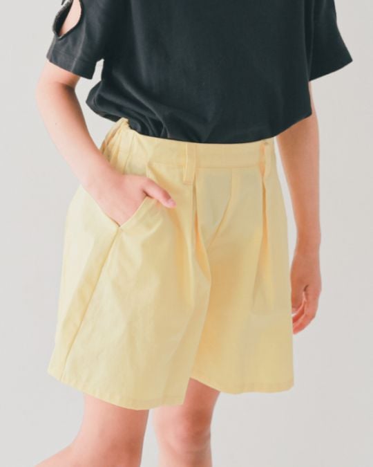 【エヌエイチティー】タック ショートパンツ / イエロー