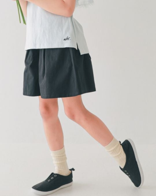 【エヌエイチティー】タック ショートパンツ / ブラック