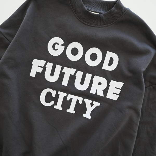 【25FW】GOOD FUTURE トレーナー / チャコールグレー