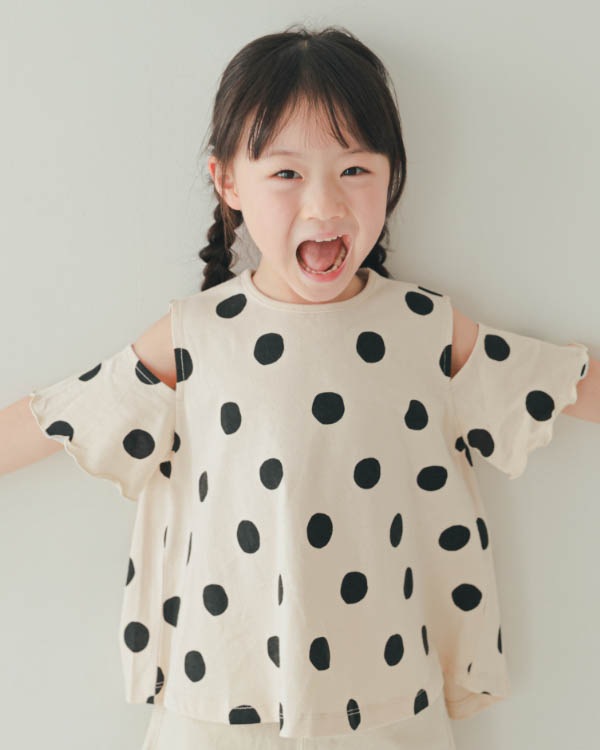 【ニコフラート】ドットオフショルダー Tシャツ / アイボリー