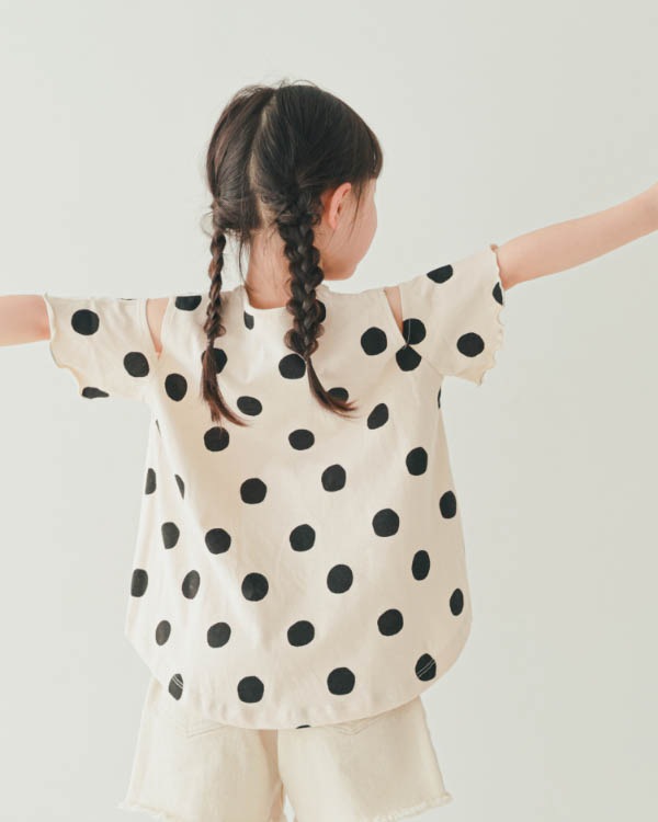 【ニコフラート】ドットオフショルダー Tシャツ / アイボリー
