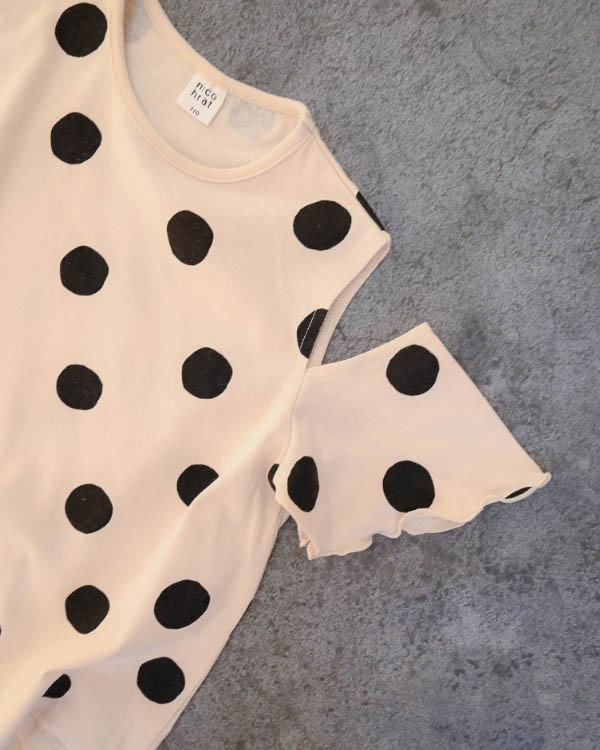 【ニコフラート】ドットオフショルダー Tシャツ / アイボリー