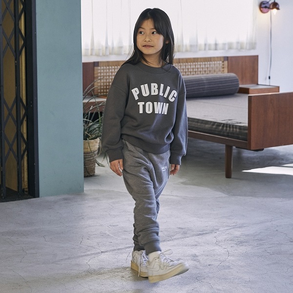 【25FW】PUBLIC トレーナー / チャコールグレー