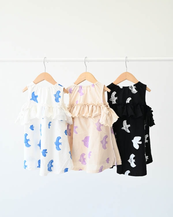 【ニコフラート】オフショルダーバードフリル Tシャツ / オフホワイト