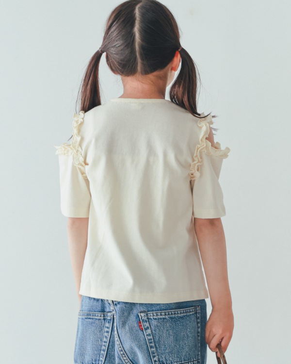 【エヌエイチティー】フリルオフショルダーTシャツ / アイボリー
