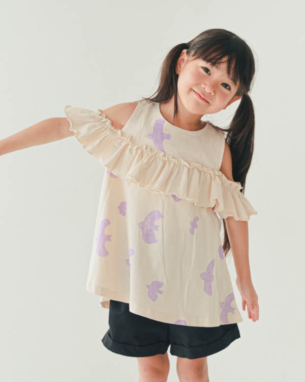 【ニコフラート】オフショルダーバードフリル Tシャツ / アイボリー