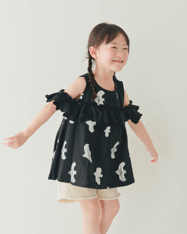 【ニコフラート】オフショルダーバードフリル Tシャツ / ブラック
