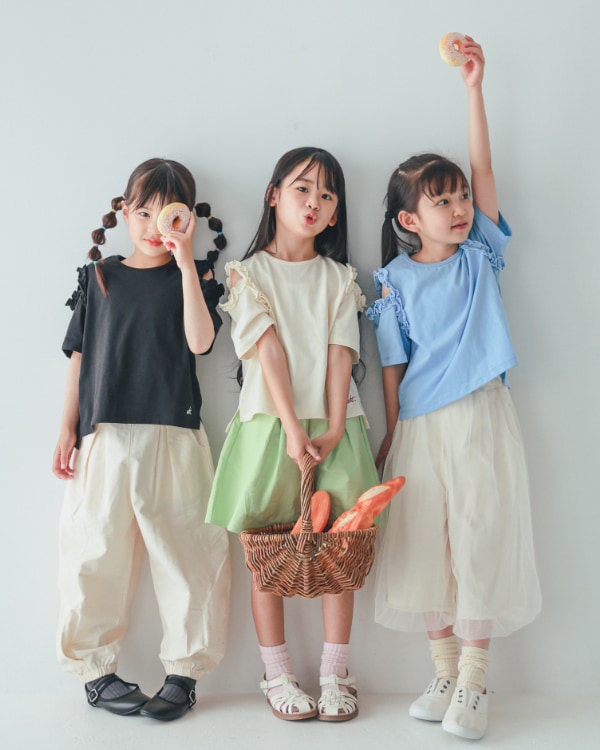 【エヌエイチティー】フリルオフショルダーTシャツ / ブラック