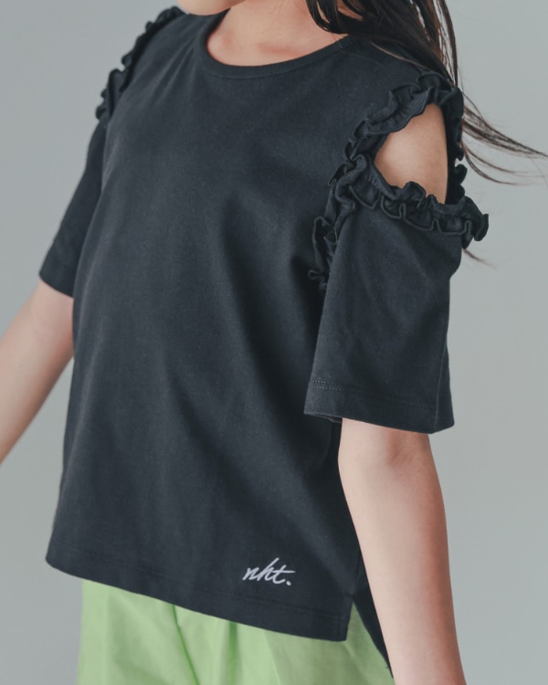 【エヌエイチティー】フリルオフショルダーTシャツ / ブラック