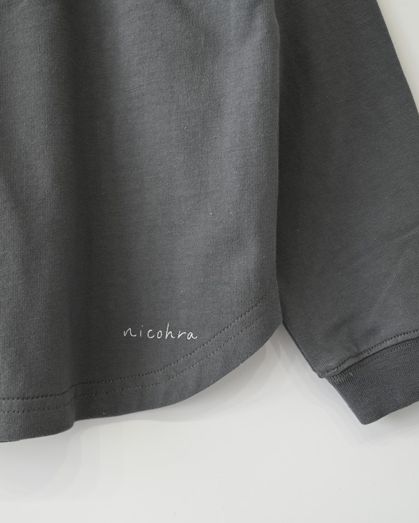 【ニコフラ】ラウンド ロングTシャツ / チャコールグレー 